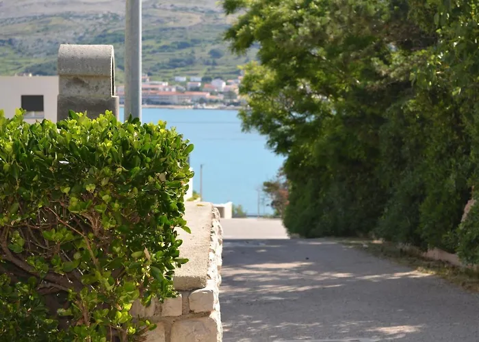 Apartman Lora *