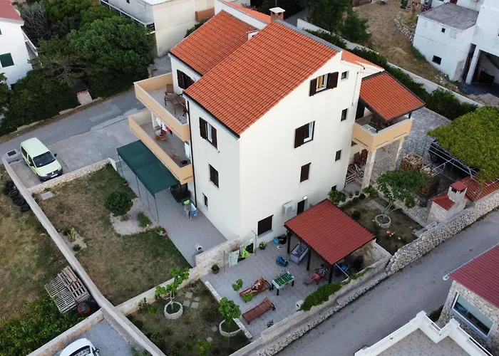 Lora Apartman