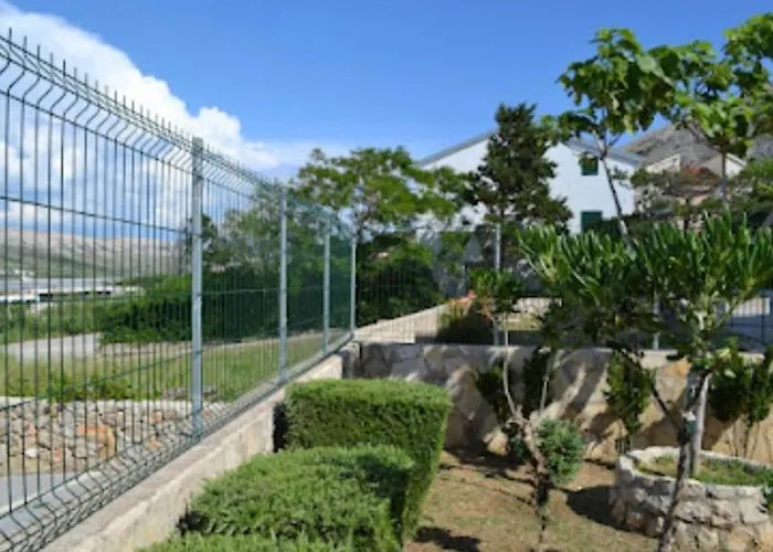 Lora Apartman Pag Town