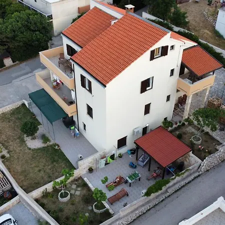 Lora Apartament