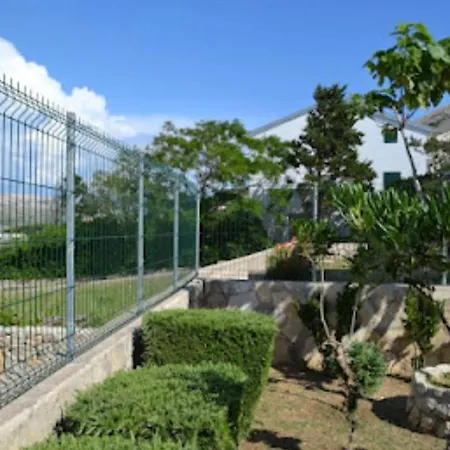 Lora Apartament Pag Town